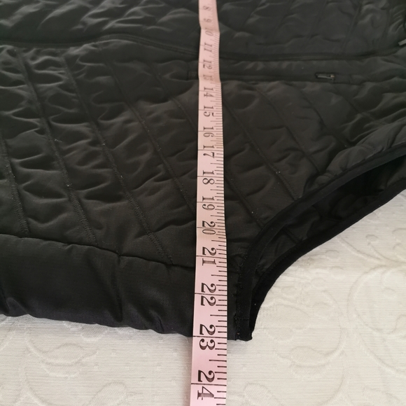 Zella Black Chevron Puffer Vest Size Large - Picture 6 of 7